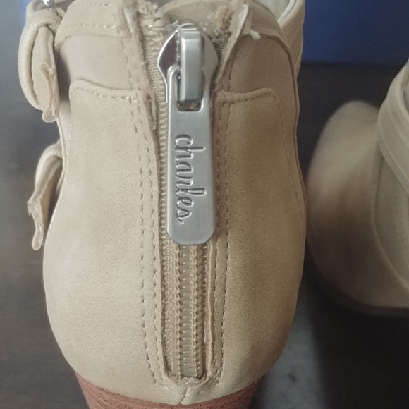 NEW 🌺 Charles David Naval Suede Booties - Picture 7 of 9